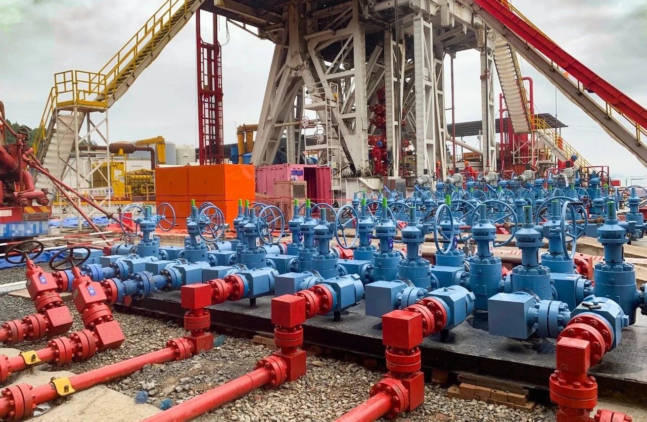 国内首台套 QG刮刮乐全自动碳纤维检测 设备成功交付(图3)