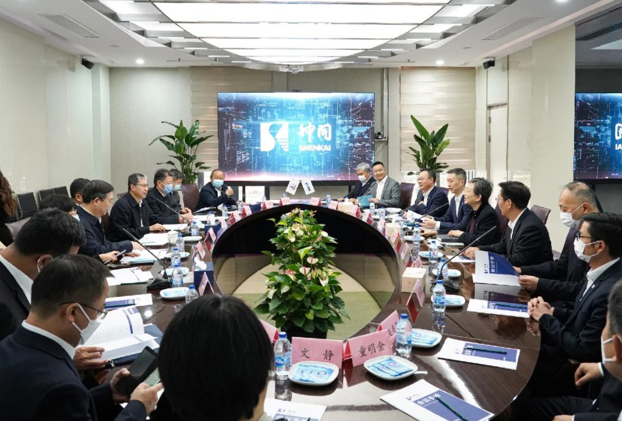 中石化高级副总裁刘宏斌一行益临QG刮刮乐参观考察(图2)